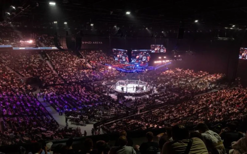 مواجهة قوية بين بيكو وإيفلويف تخطف الأنظار بليلة النزال في أبوظبي 2025